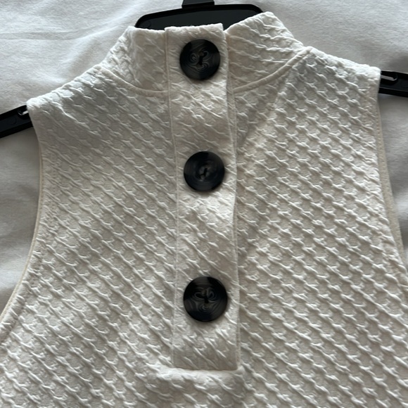 Cream colored button top - Picture 3 of 5